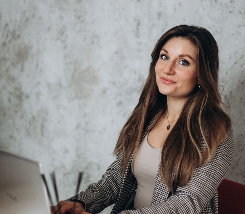 potkanie z architektem wnętrz – rozmowa o potrzebach klienta przy moodboardach i próbkach materiałów